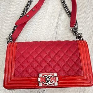 Chanel boy bag medium red